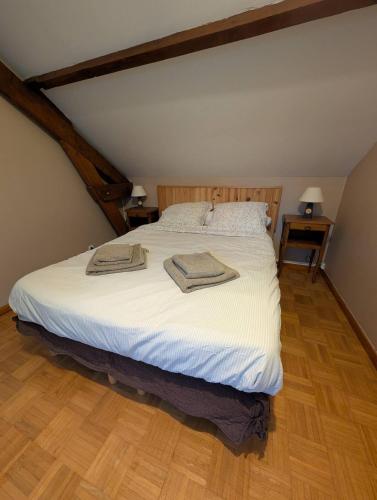 a bedroom with a bed with two towels on it at Gîtes chez julie in Beaucamps-Ligny