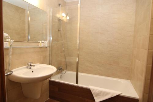 Koupelna v ubytování Hotel Theresia
