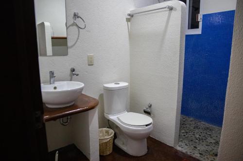 Un baño de Cielito Lindo Suites