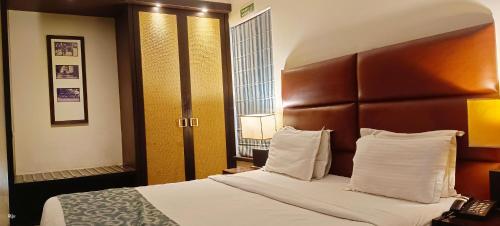 Ένα ή περισσότερα κρεβάτια σε δωμάτιο στο Hotel Metropole