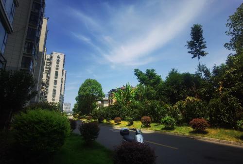 a street in a city with buildings and trees at 笑涡SmileNest Downtown Luxury Suite for 2-10 Guests, Zhangjiajie Attraction Ticket Service, Ideal for Couples, Families & Groups in Zhangjiajie