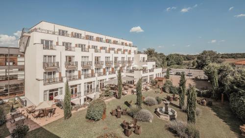 an aerial view of a building with a courtyard at Hotel Villa Medici in Bad Schonborn