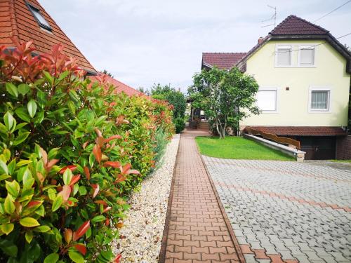 Κήπος έξω από το Apartman Kaszás Garden