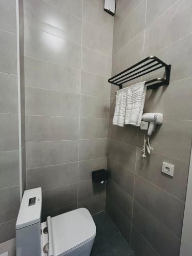 Ένα μπάνιο στο Elite Hotel