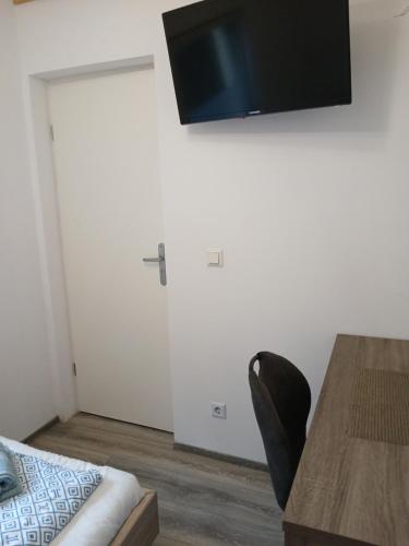 TV a/nebo společenská místnost v ubytování Pension Ambiente