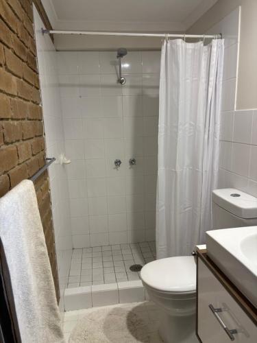 Ένα μπάνιο στο 10/6-8 Buckland Drive, Mallacoota