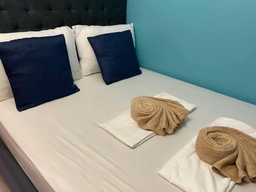 Postel nebo postele na pokoji v ubytování Room 1102 Cozy Fully Furnished Condo in Shore 2 Residences near Airport by Prime Stay MOA