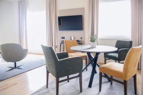 a living room with a table and chairs at Hotel Villa Medici in Bad Schonborn