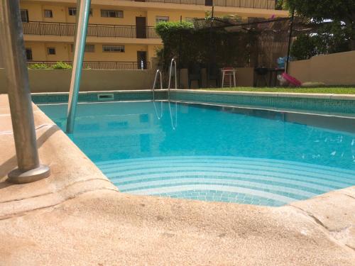 Amplio y tranquilo, 2 terrazas con vistas, piscina y parking gratis