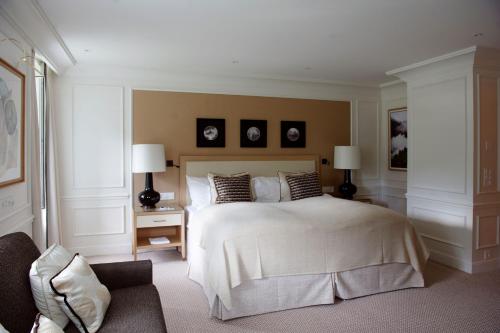 Postel nebo postele na pokoji v ubytování Grand Hotel Kronenhof
