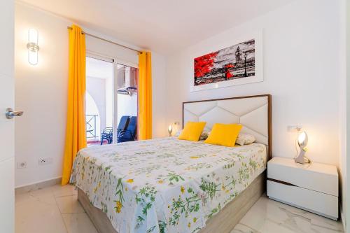 Giường trong phòng chung tại Sunrise Atalayas Luxury