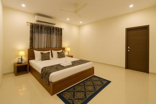 a bedroom with a large bed and a window at Shri Radha Kunj Vrindavan in Vrindāvan