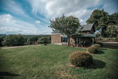 a house with a large yard with a playground at Brochepierre 28 pers- vue exceptionnelle - Malmedy in Malmedy