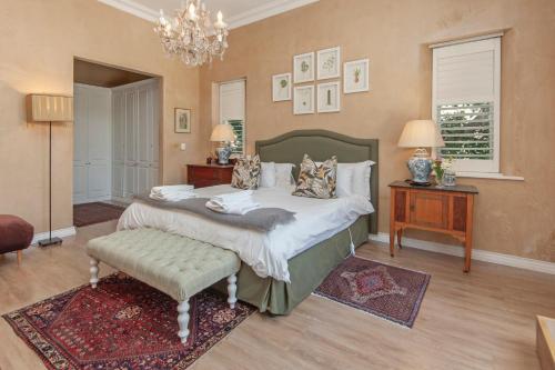 Ένα ή περισσότερα κρεβάτια σε δωμάτιο στο Franschhoek villa