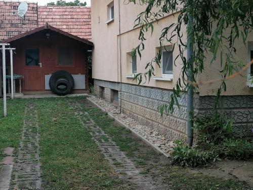 a house with a red door and a yard at Gabriella Ház in Szólád