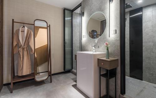 Koupelna v ubytování Jingli Yishu Boutique Inn