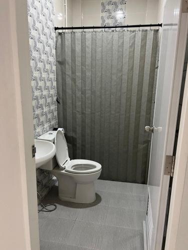 ADNA Single Room near Dannok 1 Mins to Lotus Sadaoにあるバスルーム