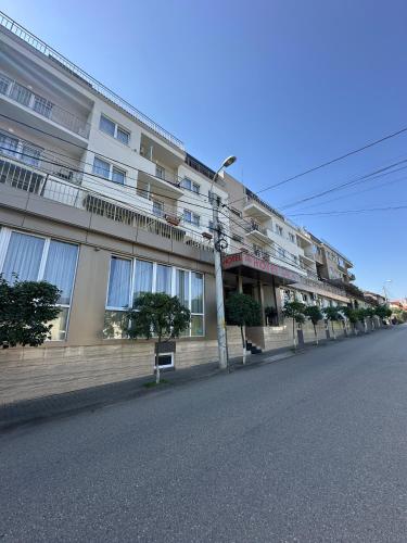 an empty street in front of a building at Hotel Gala in Cluj-Napoca