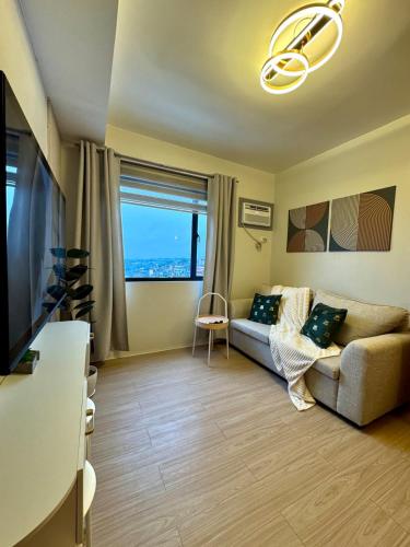 TV a/nebo společenská místnost v ubytování A and A Place 1BR Unit at The Hive Condo Taytay Rizal
