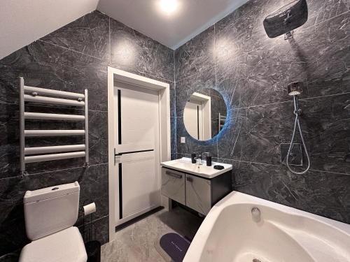 Bilik mandi di INhouse Villa İsmayıllı