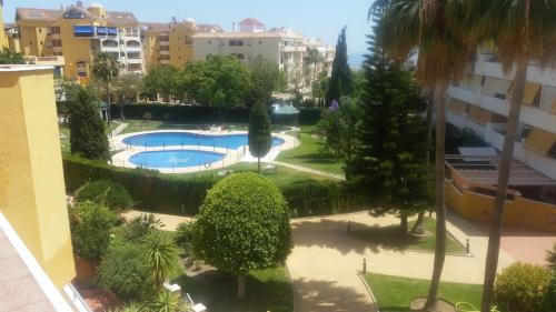 Central Benalmádena, pool & terraces