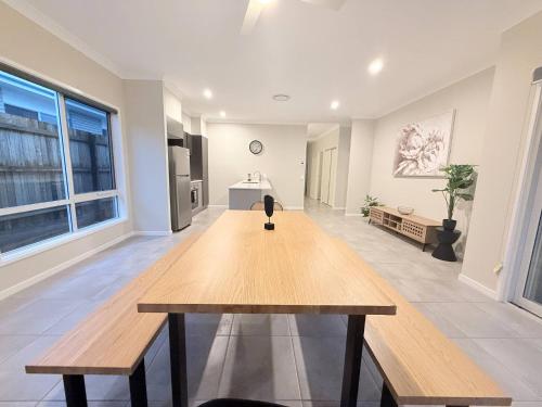 a dining room with a wooden table in a room at Silky Oak Stay - Brand New House in Griffin in Griffin