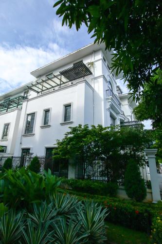 Mango Riverside Hotel & Apartment - Hai Phongにある庭