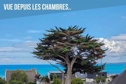 a tree with the words weynes less chanches at La Flibuste, Vue Mer, Plage à Pied & Parking in Plérin