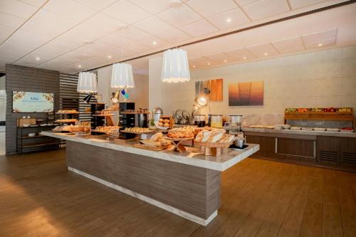 a buffet line in a restaurant with food at Residence Inn by Marriott Rio de Janeiro Barra da Tijuca in Rio de Janeiro