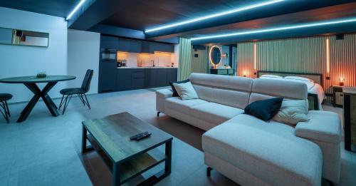 a living room with a couch and a table at Suite Ôna in Bassenge