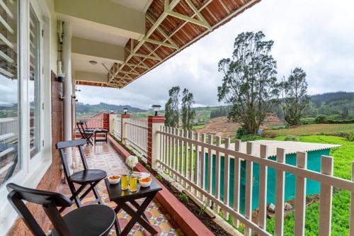 Fotografie z fotogalerie ubytování Mihirika's Nirvana 5-BHK With Garden, Gazebo, Bonfire Pit & Scenic Views v destinaci Ooty