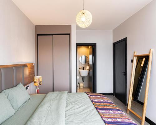 Escada Studio & 2-bedroom, Rooftop Swimming Pool, Gym, Workspace, Wonderiss Homes Westland Livingにあるベッド