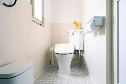 a small bathroom with a toilet and a sink at Yokohama NOIE 横浜ノイエ in Yokohama