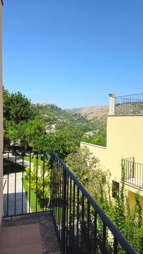 a balcony with a view of a garden at Giardino Sul Duomo in Ragusa