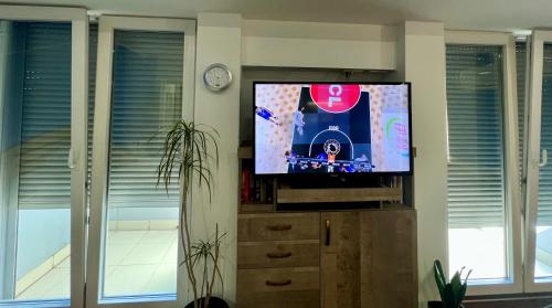 TV a/nebo společenská místnost v ubytování Stan na dan Flower