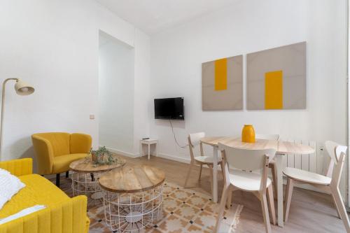 Yellow Lavapies