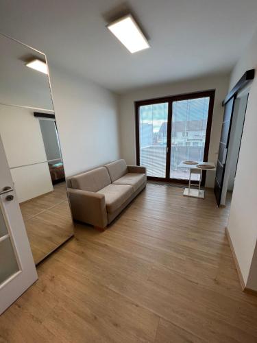 Bright & Cosy 1-Bedroom Apartment with Balcony