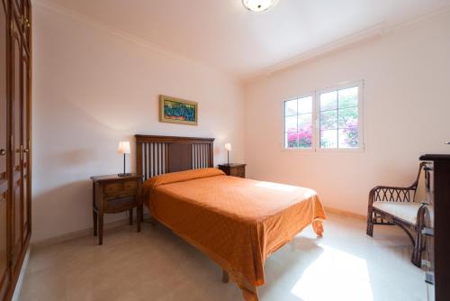 Villa Cosmos chalet con gran piscina y jardin privado