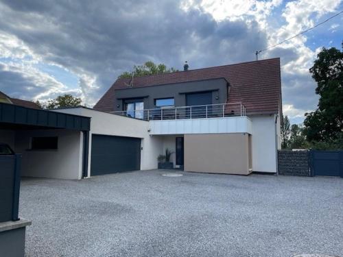 Logement F2 au calme avec Balcon