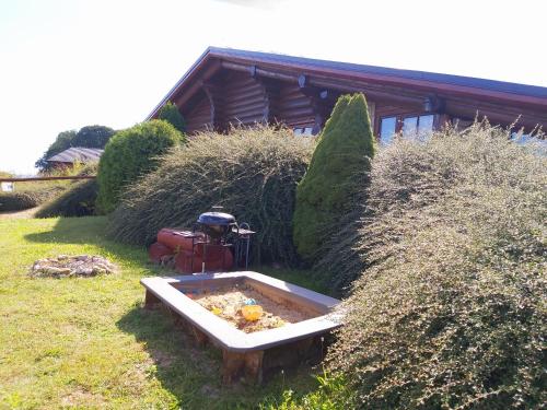 a garden with a tub in the grass next to a house at U Srubu Sychrov in Sychrov