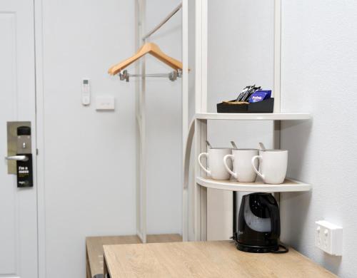 Utensilios para hacer té y café en Nightelier Mission Beach