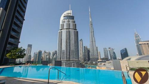 Vogue Vacation Homes, Downtown Boulevard Point near Burj Khalifa and Dubai Mall, One Bedroom Apartment with Burj Khalifa view from the Balcony and Access to all Amenities