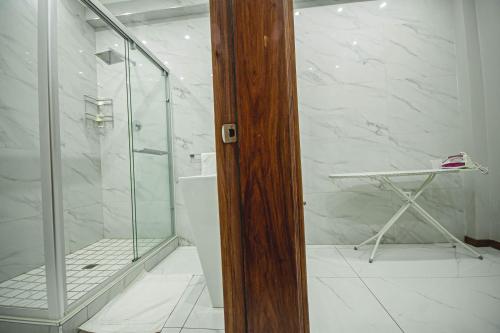 Ein Badezimmer in der Unterkunft Ultra Aparthotel