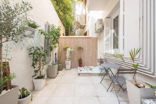 Modern 1BR in Exarchia l Green-View Balcony