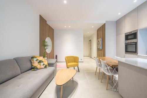 Modern 1BR in Exarchia l Green-View Balcony