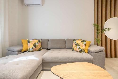 Modern 1BR in Exarchia l Green-View Balcony