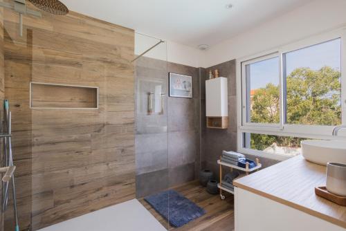 a bathroom with a shower and a sink at Dream Vacation In A Beautiful Villa in Cerbère