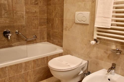 Un baño de Raya Hotel