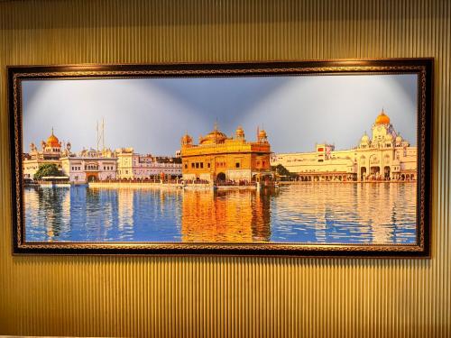 a picture of the amritsar golden temple at Hotel 51 in Amritsar