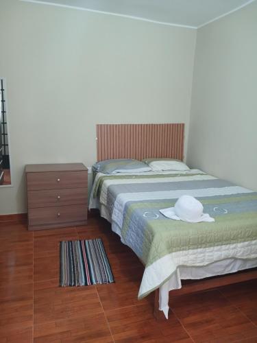Кровать или кровати в номере Departamento amoblado 4 CAMAS